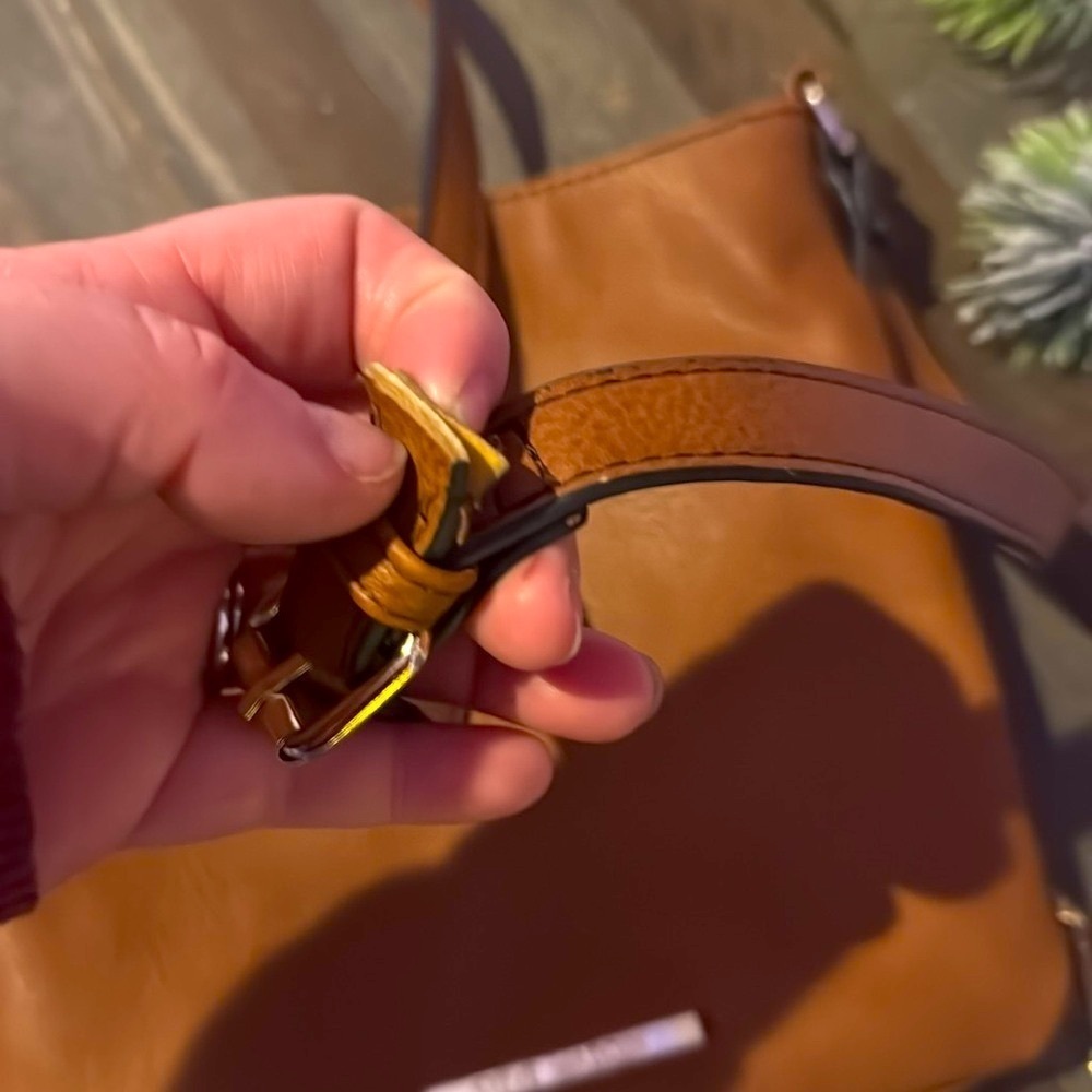 Steve Madden Brown Crossbody Bag with Leather Material and Minimalist Design - Picture 7 of 9